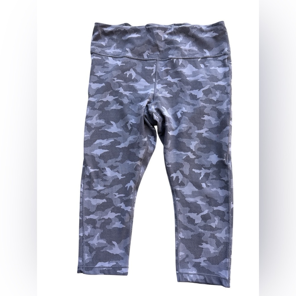 Athleta Ultimate Stash Pocket Textured Camo Capri Tights Size XL